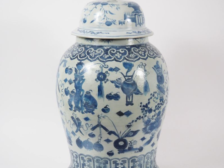 Chine XIXème Important potiche bleu blanc d'objets mobiliers et de rin