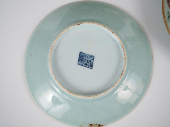 Chine, fin XIXe siècle Ensemble de porcelaines de Canton, à décor de s