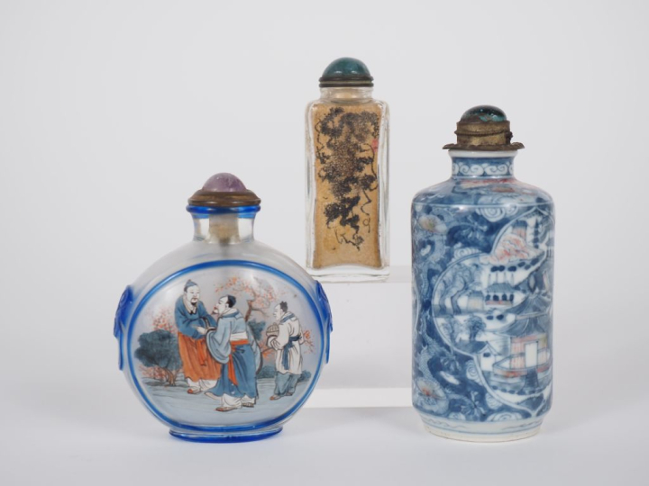 Chine, fin XIXe et XXe siècle Trois flacons tabatières, l’un en cylind