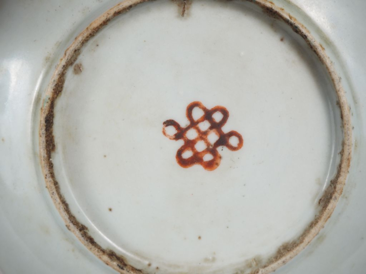 Chine, XXe siècle Lot comprenant une paire de vases quadrangulaires à 