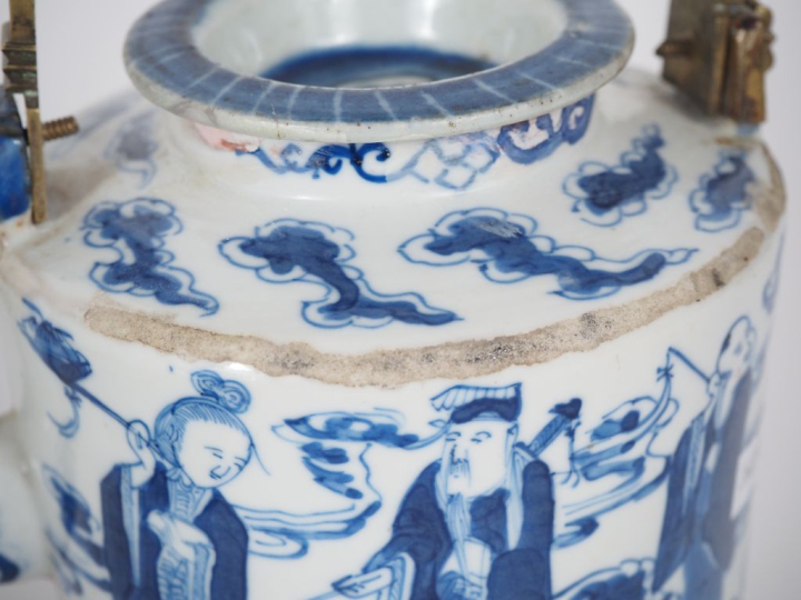 Chine, travail moderne Lot comprenant une théière en porcelaine bleu b