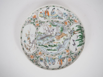 Vente aux enchères Chine, vers 1900 Assiette en porcelaine et émaux de style famille vert