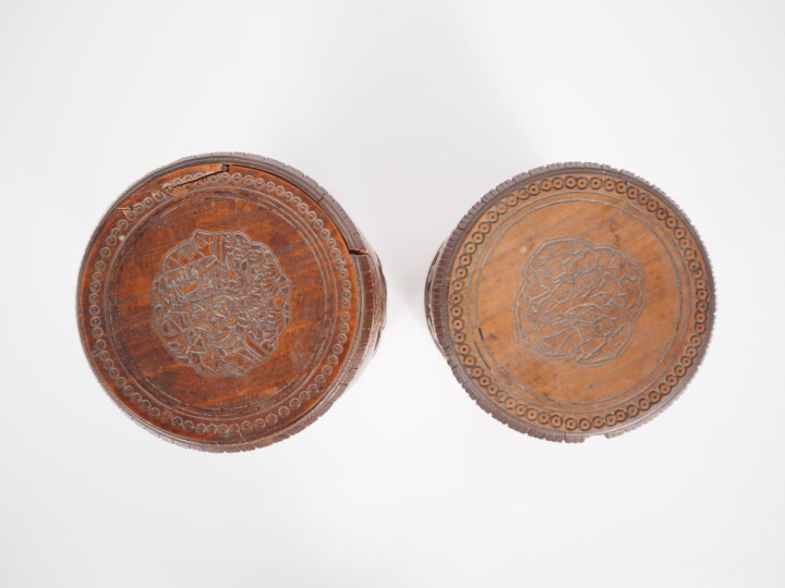 Chine, vers 1900 Paire de boîtes cylindriques couvertes en bambou, à d