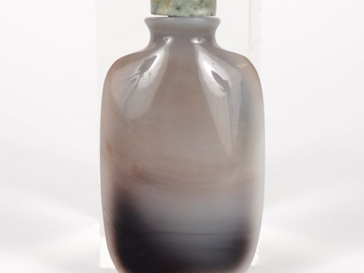 Chine, XXe siècle Flacon tabatière de forme gourde aplatie en verre à 