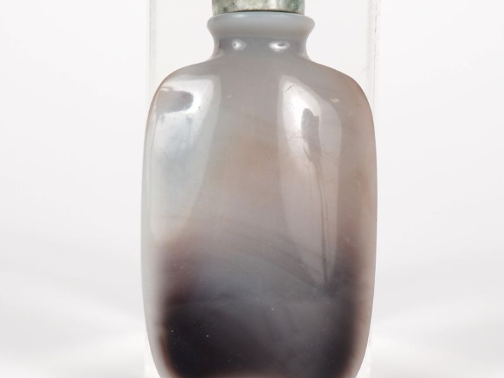 Chine, XXe siècle Flacon tabatière de forme gourde aplatie en verre à 