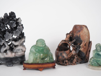 Vente aux enchères Chine, XXe siècle Lot comprenant deux bouddhas l’un en fluorite, l’aut