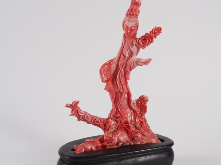 Statuette à l’imitation du corail, représentant une déesse du printemp