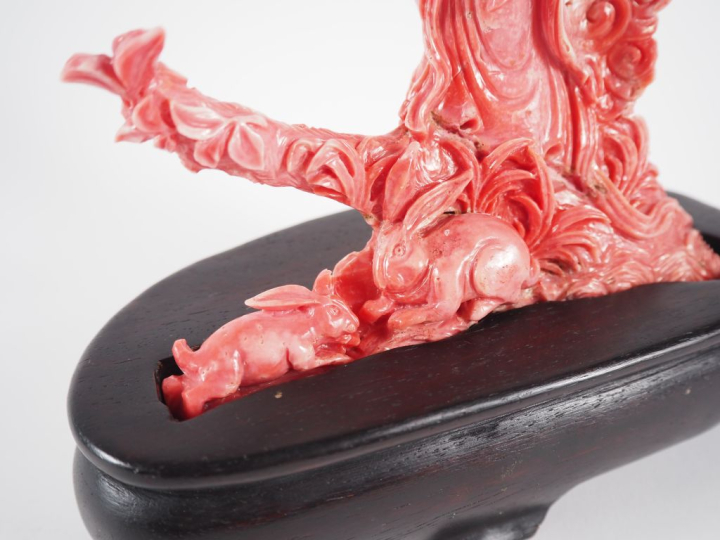 Statuette à l’imitation du corail, représentant une déesse du printemp