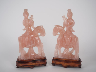 Vente aux enchères Chine, XXe siècle Deux statuettes en quartz rose, représentant deux je