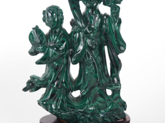 Vente aux enchères Chine, XXe siècle Groupe en malachite, représentant une déesse du prin