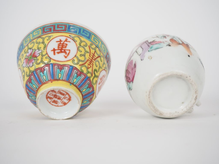 Chine, vers 1900 et 1950 Lot de deux porcelaines comprenant, une mange