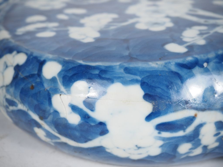 Chine, vers 1900,  Vase de forme gourde « bianhu », en porcelaine émai