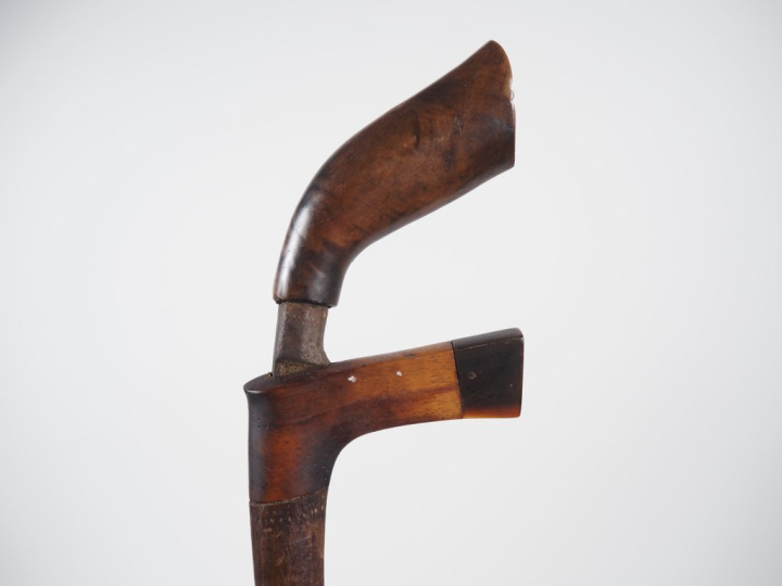 Indonésie, fin XIXe Poignard Badik fin XIXe-début XXe poignée et fourr