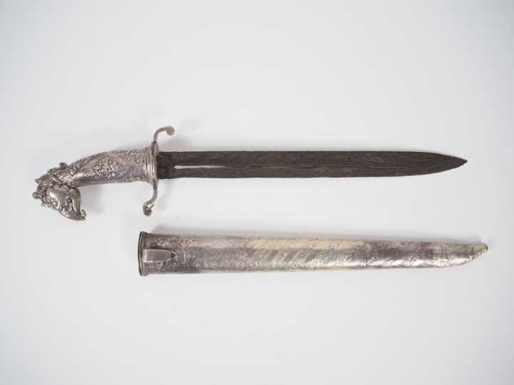 Indonésie ?, fin XIXe – début XXe siècle Poignard avec poignée zoomorp