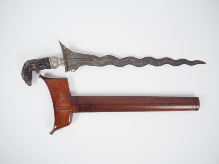 Malaisie, fin XIXe-début XXe Poignard dit « kriss » la poignée et le w