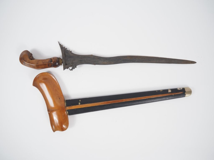 Malaise, fin XIXe-début XXe  Poignard dit « kriss » la poignée et le w