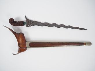 Vente aux enchères Malaisie, fin XIXe-début XXe  Poignard dit « kriss » la poignée et le 