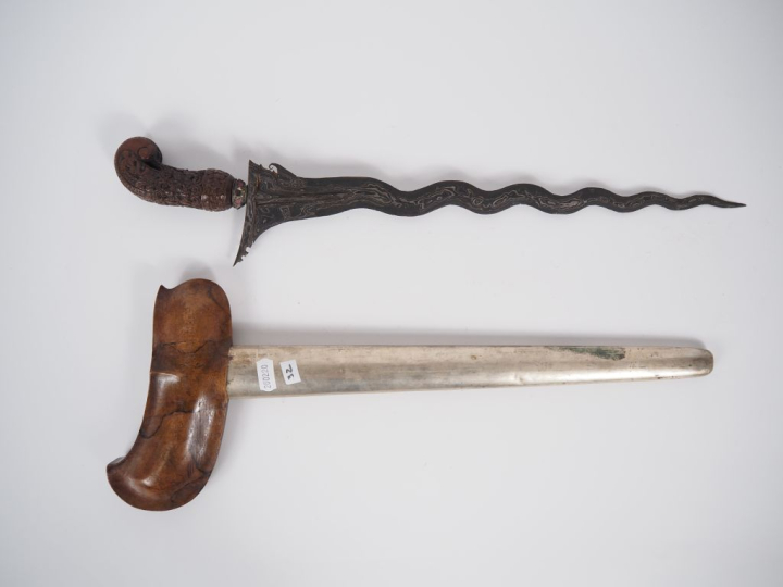 Malaisie, fin XIXe-début Xxe Poignard dit « kriss » la poignée et le w