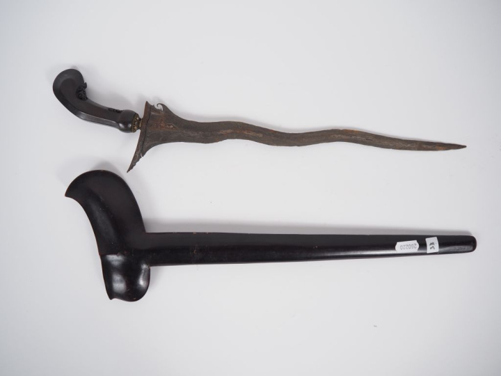 Malaisie, fin XIXe-début Xxe Poignard dit « kriss » la poignée et le w