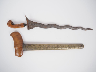 Vente aux enchères Malaisie, fin XIXe-début Xxe Poignard dit « kriss » la poignée et le w