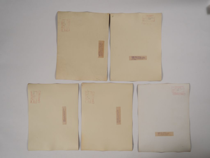 Cambodge, Lot comprenant trente photos en noir et blanc, légendées au 