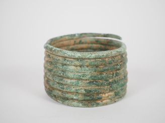 Vente aux enchères Thaïlande Bracelet Ban Tian en bronze de belle patine, à décor de huit