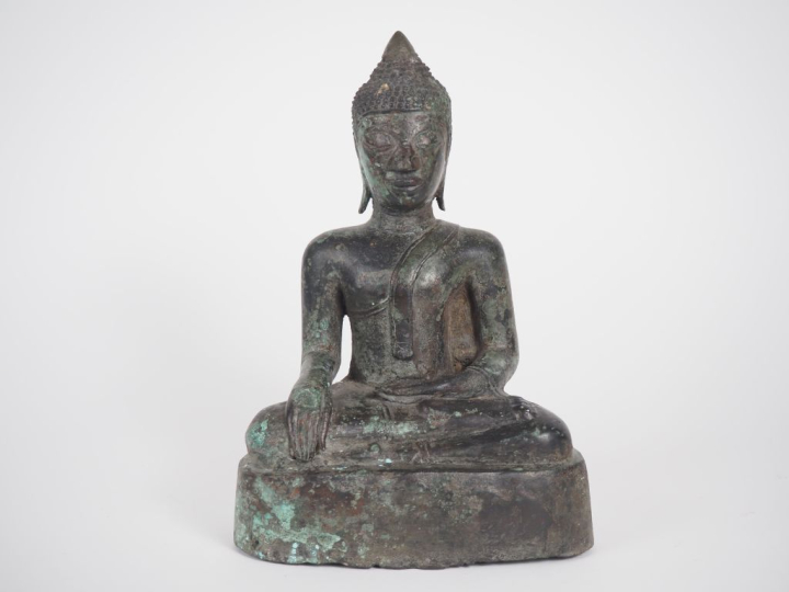 Laos, XVIII-XIXe siècle Statuette en bronze de patine brune et oxydati