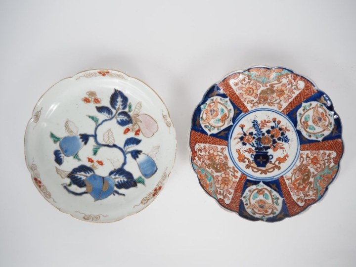 Japon, XIXe-XXe siècle,  Deux plats floriformes, en porcelaine dit « i