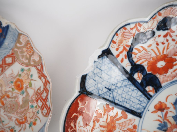 Japon, vers 1900 Ensemble de cinq plats floriformes en porcelaine d’im