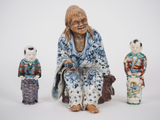 Vente aux enchères Japon, vers 1900 Ensemble de statuettes en porcelaine, comprenant : un