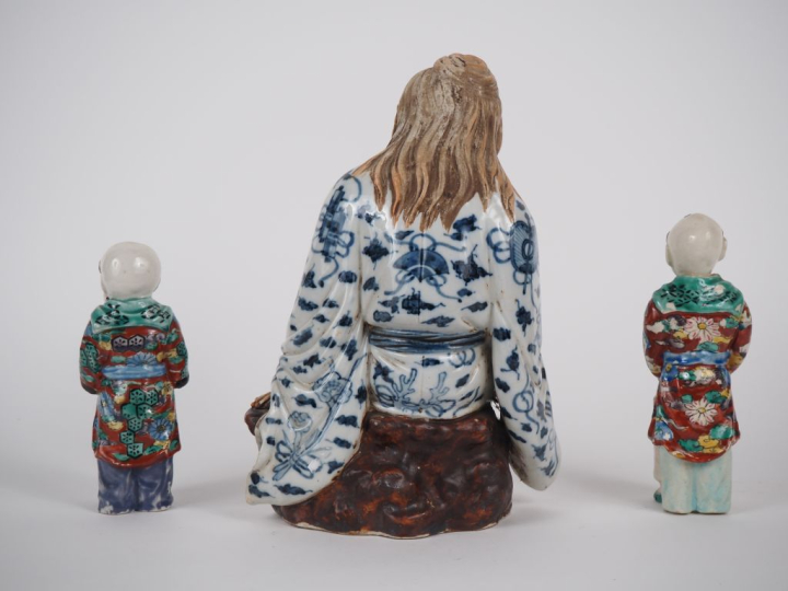 Japon, vers 1900 Ensemble de statuettes en porcelaine, comprenant : un