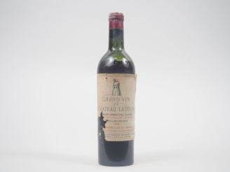 Vente aux enchères 1 BOUTEILLE CHÂTEAU LATOUR 1er GCC PAUILLAC - 1949 - BEP/CAPS CORRODÉE