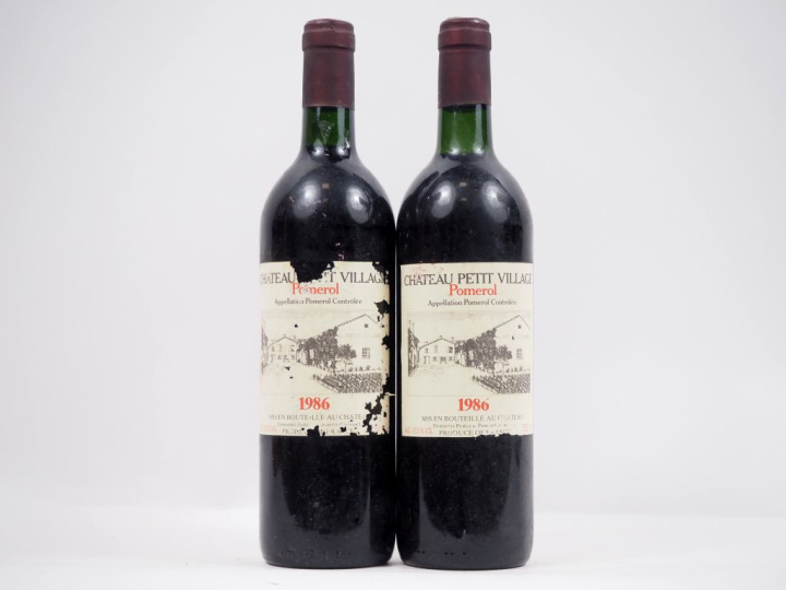 2 BOUTEILLES CHÂTEAU PETIT VILLAGE POMEROL - 1986 - 1 BG/EA 
