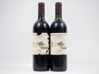 Vente aux enchères 2 BOUTEILLES CHÂTEAU PETIT VILLAGE POMEROL - 1986 - 1 BG/EA 