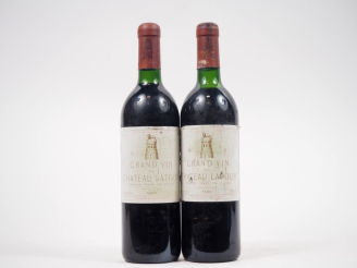 Vente aux enchères 2 BOUTEILLES CHÂTEAU LATOUR 1er GCC PAUILLAC - 1990 - 1 BG/1 LB/ES/ELA