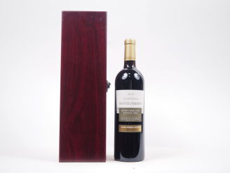 Vente aux enchères 1 BOUTEILLE CHÂTEAU MONTECHRISTO GC ST ÉMILION - 2010 - COFFRET 