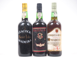 Vente aux enchères 3 BOUTEILLES MADEIRA : 1 LEACOCJ'S ST JOHN / 1 SILVA VINHOS L. / 1 HEN