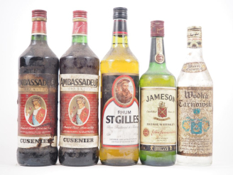 Vente aux enchères 5 BOUTEILLES : 2 CUSENIER AMBASSADEUR - ET/BS / 1 RHUM ST GILLES - BS 