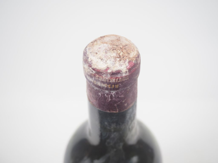 1 BOUTEILLE CHÂTEAU LATOUR 1er GCC PAUILLAC - 1949 - BEP/CAPS CORRODÉE