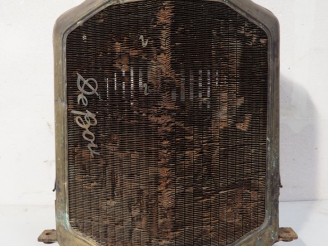 Vente aux enchères Radiateur pour automobile DE DION BOUTON. (A restaurer).