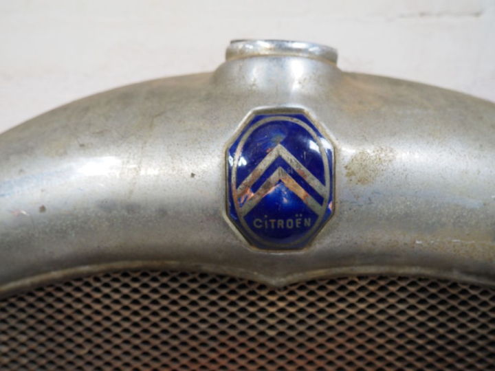 Radiateur pour automobile CITROEN C4 / C6. Dim. 83 x 50 cm. (A restaur