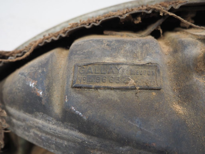 Radiateur pour automobile CITROEN C4 / C6. Dim. 83 x 50 cm. (A restaur