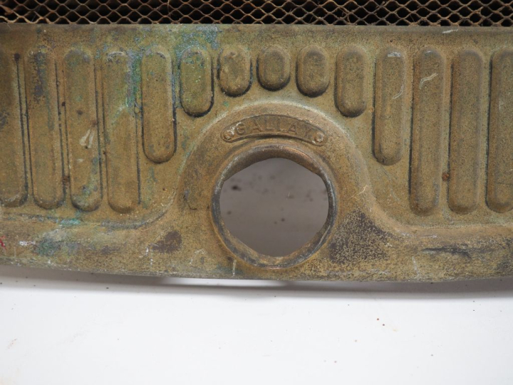 Radiateur pour automobile CITROEN C4 / C6. Dim. 83 x 50 cm. (A restaur