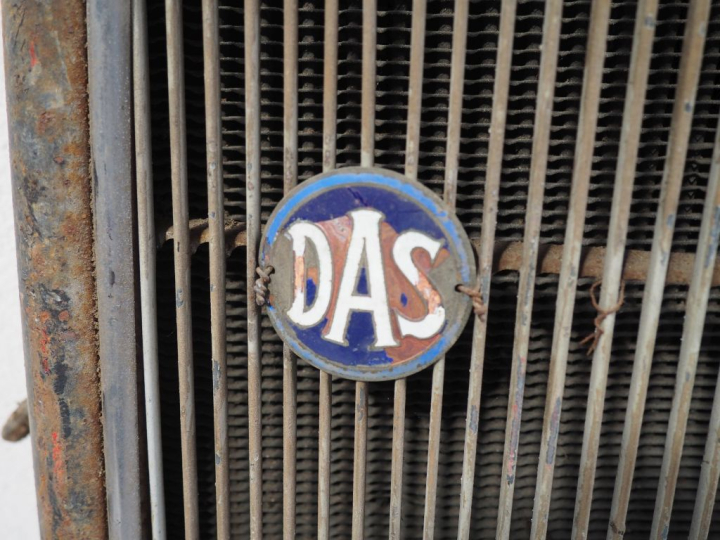 Radiateur pour automobile FORD V8. Dim. 84 x 55 cm. (A restaurer).