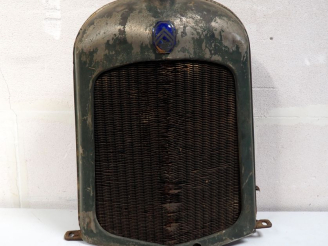 Vente aux enchères Radiateur pour automobile CITROEN 5HP / 10 HP. Dim. 60 x 44 cm. (A res