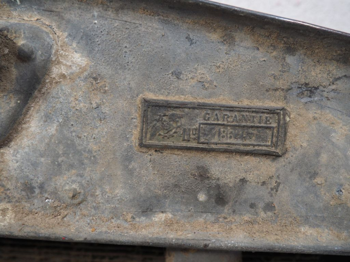 Radiateur automobile ARIES CC4. Dim. 75 x 51 cm. (A restaurer).