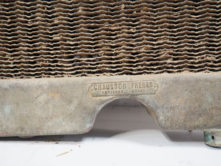 Radiateur automobile ARIES CC4. Dim. 75 x 51 cm. (A restaurer).