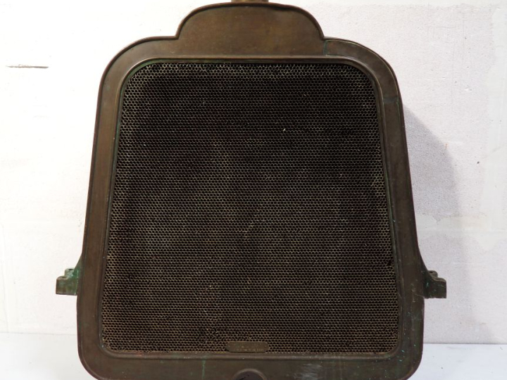 Radiateur automobile LAMBERT. Dim. 77 x 76 cm. ( Arestaurer).