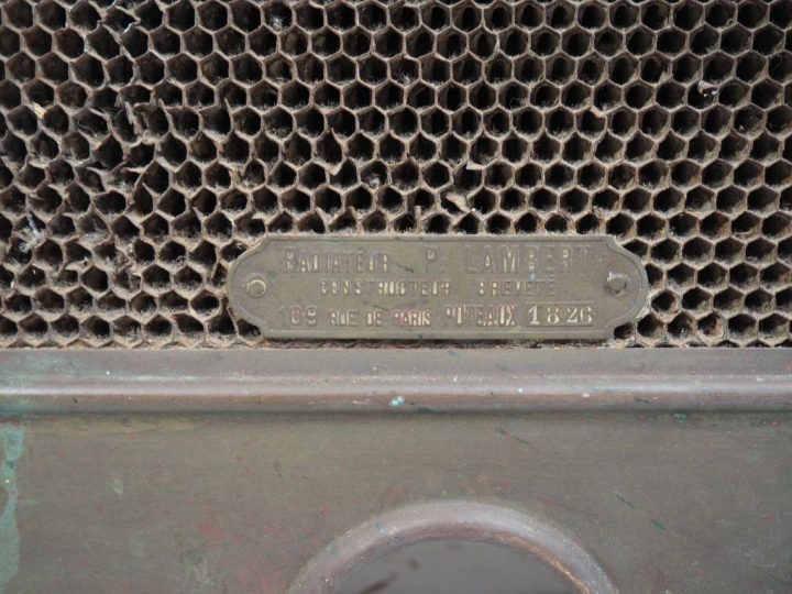 Radiateur automobile LAMBERT. Dim. 77 x 76 cm. ( Arestaurer).