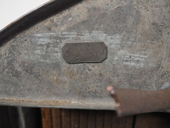 Radiateur pour automobile UNIC coupé Chauffeur avec calandre. (A resta